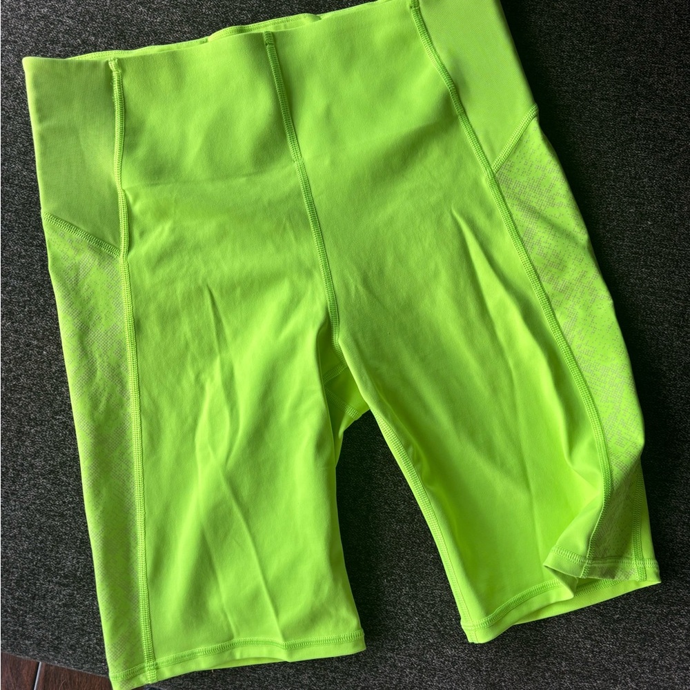 Athleta stay fly 9” short